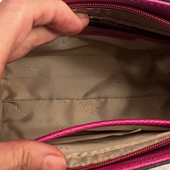 Calvin Klein Fuchsia Hand/Cross Body Purse / BRAND NEW - Picture 15 of 16